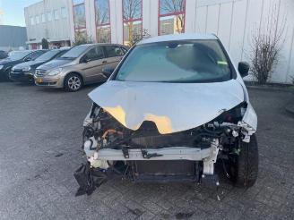 damaged passenger cars Renault Zoé Zoe (AG), Hatchback 5-drs, 2012 43kW 2019/1