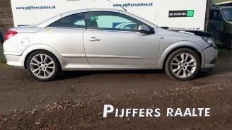 damaged commercial vehicles Opel Astra Astra H Twin Top (L67), Cabrio, 2005 / 2010 1.6 16V 2006/5