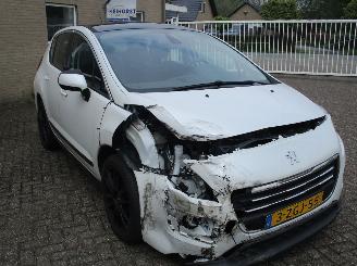 Voiture accidenté Peugeot 3008 1.6 THP Active Aut NAP REST BPM 1000 EURO !!!!! 2015/1