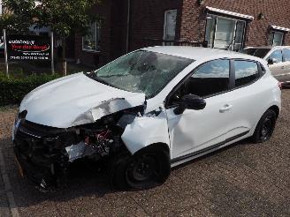 uszkodzony samochody osobowe Renault Clio 1.0 TCe 90 Equilibre 2022/10