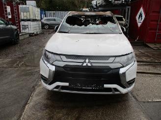 uszkodzony samochody osobowe Mitsubishi Outlander  2021/1