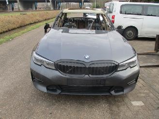 danneggiata roulotte BMW 3-serie 330 E 2022/1