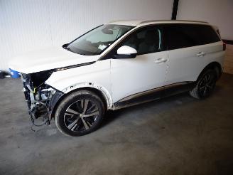 Damaged car Peugeot 5008 1.2 THP 2020/12