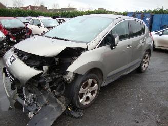 Damaged car Peugeot 3008  2011/1