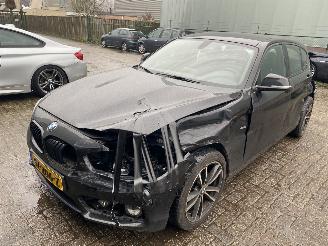 krockskadad bil auto BMW 1-serie 116i    ( 23020 KM ) 2018/6