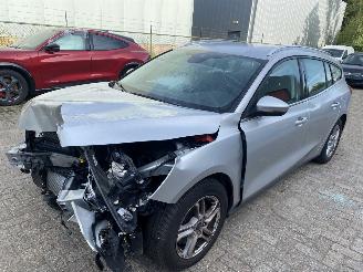 Damaged car Ford Focus Wagon 1.0 Ecoboost Trend Edition Business 2020/3