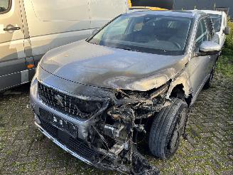 uszkodzony samochody osobowe Peugeot 3008 1.2 Puretech Blue Lease Premium  ( 37887 Km ) 2020/2
