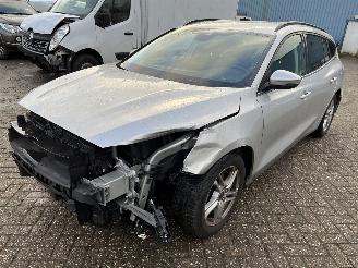 uszkodzony samochody osobowe Ford Focus Stationcar 1,0 EcoBoost Trend Edition 2020/1