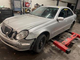 uszkodzony samochody osobowe Mercedes E-klasse E (W211), Sedan, 2002 / 2008 2.7 E-270 CDI 20V 2006/12