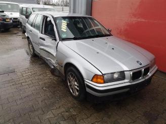 Schadeauto BMW 3-serie 3 serie Touring (E36/3), Combi, 1995 / 1999 320i 24V 1997