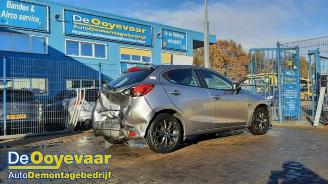 damaged passenger cars Mazda 2 2 (DJ/DL), Hatchback, 2014 1.5 SkyActiv-G 75 2015/8