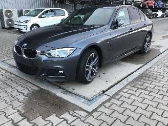 krockskadad bil auto BMW 3-serie  2016/1