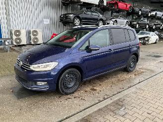 uszkodzony samochody osobowe Volkswagen Touran II 2.0 TDI 2018/12