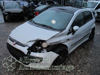 Voiture accidenté Fiat Punto Punto Evo (199) Hatchback 1.3 JTD Multijet 85 16V (199.B.4000(Euro 5))=
 [62kW]  (10-2009/02-2012) 2011