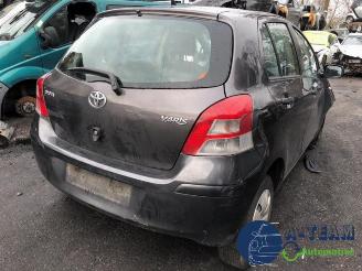 Voiture accidenté Toyota Yaris Yaris II (P9), Hatchback, 2005 / 2014 1.0 12V VVT-i 2011/3