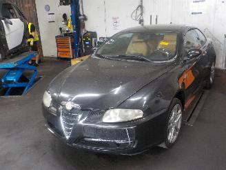 Voiture accidenté Alfa Romeo GT GT (937) Coupé 2.0 JTS 16V (937.A.1000) [121kW]  (11-2003/09-2010) 2004