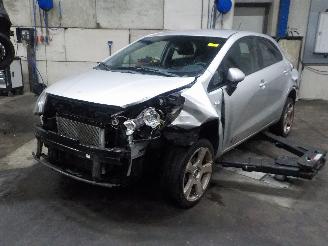 demontáž osobní automobily Kia Rio Rio III (UB) Hatchback 1.2 CVVT 16V (G4LA5) [63kW]  (09-2011/12-2017) 2012