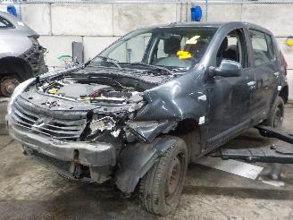 damaged passenger cars Dacia Sandero Sandero Hatchback 1.2 16V (D4F-732) [55kW]  (11-2008/...) 2010/2