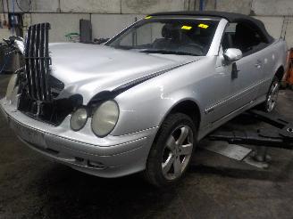 Damaged car Mercedes CLK CLK (R208) Cabrio 2.0 200K Evo 16V (M111.956) [120kW]  (06-2000/03-200=
2) 2001