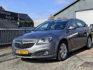 Salvage car Opel Insignia SPORTS TOURER 1.6 CDTI 2015/12