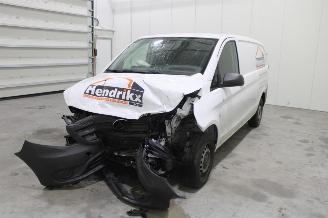 uszkodzony samochody osobowe Mercedes Vito  2022/4