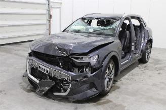 damaged passenger cars Audi E-tron  2019/5