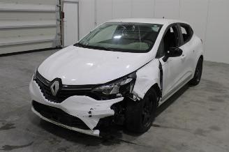damaged passenger cars Renault Clio  2020/11