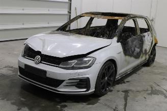 damaged passenger cars Volkswagen Golf  2018/8