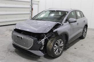 skadebil auto Audi Q4  2023/5