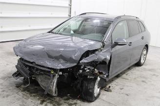 Damaged car Volkswagen Golf  2021/4