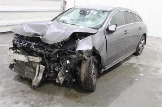 Damaged car Mercedes Cla-klasse CLA 180 Shooting Brake 2020/4