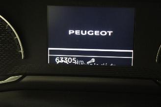 Peugeot 208  picture 10