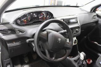 Peugeot 208  picture 10