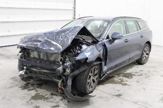 Damaged car Volvo V-60 V60 2022/9