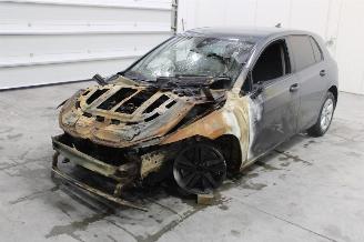 uszkodzony samochody osobowe Volkswagen Golf  2023/2