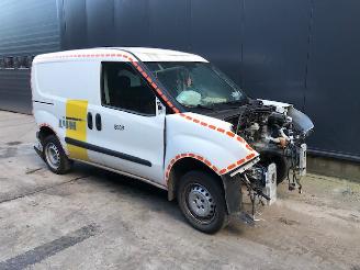 damaged commercial vehicles Opel Combo Van 2012 / 2018 1.3 CDTI 16V ecoFlex Bestel  Diesel 1.248cc 66kW (90pk) FWD 2014/1
