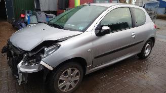 škoda osobní automobily Peugeot 206+ 2009 1.4i KFW Grijs EZR onderdleen 2009/9