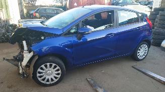 Coche accidentado Ford Fiesta 2013 1.0 XMJA Blauw Deep Impact Blue onderdelen 2013/10