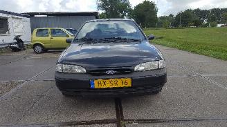 krockskadad bil auto Ford Mondeo Mondeo I Hatchback 1.8i 16V (U9) (RKA) [85kW]  (02-1993/08-1996) 1994/5