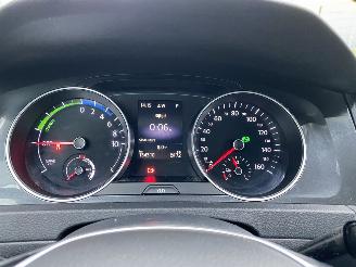 Volkswagen e-Golf 100 kWh -LED-NAVI-PDC picture 21