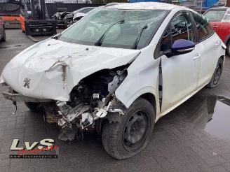 Voiture accidenté Peugeot 208 208 I (CA/CC/CK/CL), Hatchback, 2012 / 2019 1.2 Vti 12V PureTech 2017