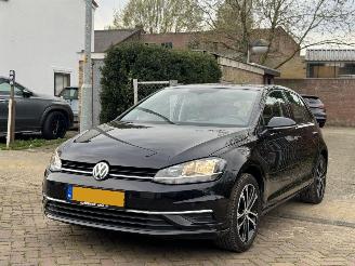 damaged passenger cars Volkswagen Golf Volkswagen golf 1.0 TSI HIGHLINE 2018/1