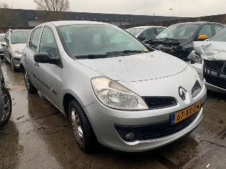 Renault Clio Clio III (BR/CR) Hatchback 2005 / 2014 picture 3